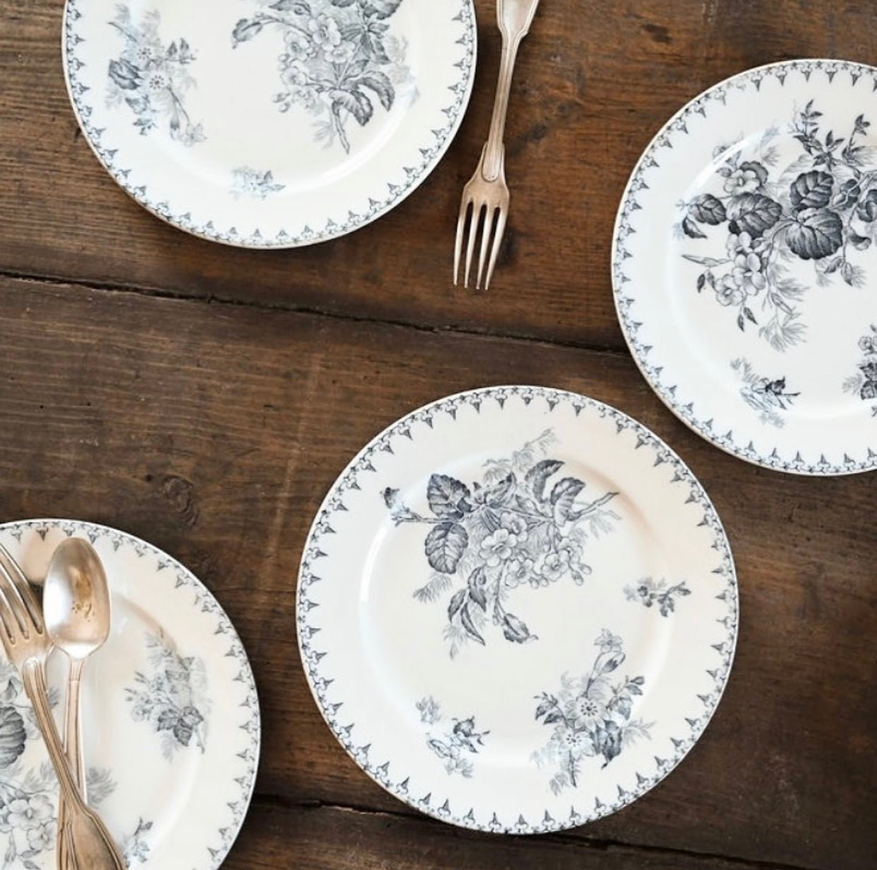 Vintage European kitchenware, antique French cookware, and rustic tableware from brocantes and markets.