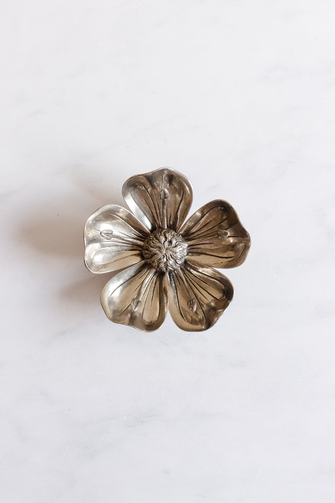 1970s Italian white brass lotus sculptural ashtray, in the style of Gucci