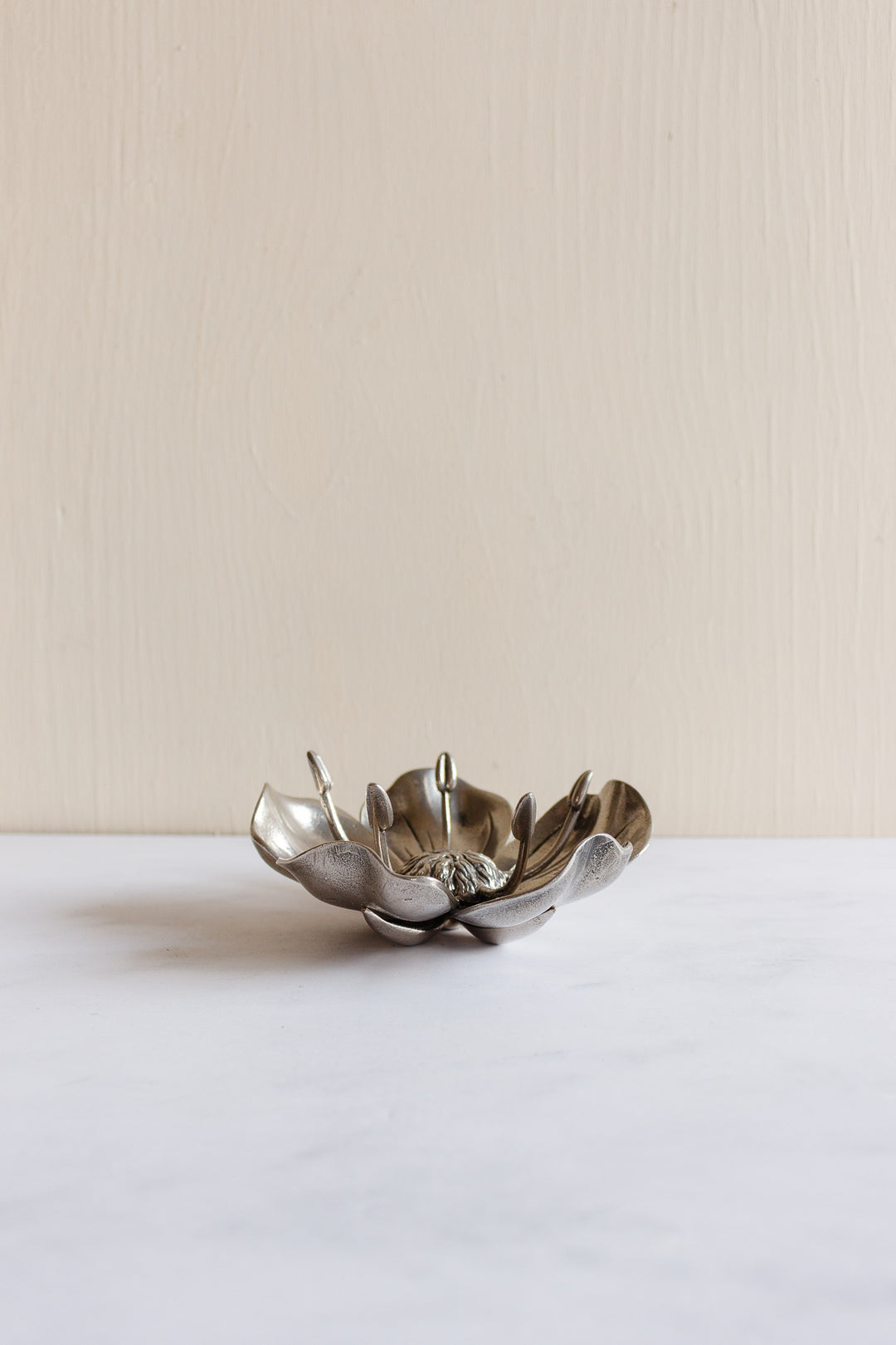 1970s Italian white brass lotus sculptural ashtray, in the style of Gucci