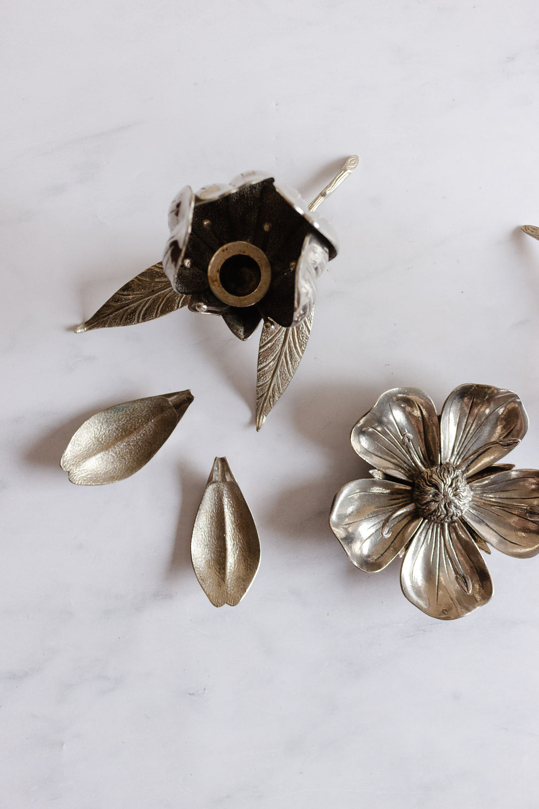 1970s Italian white brass lotus sculptural ashtray, in the style of Gucci