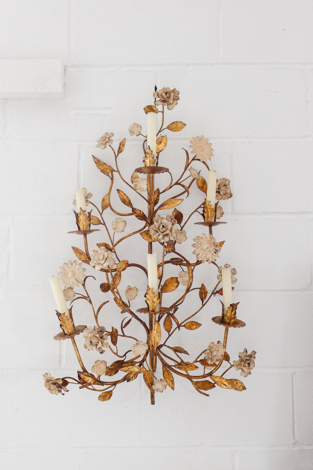 1960s Italian gilt foliate and tole wall sconce