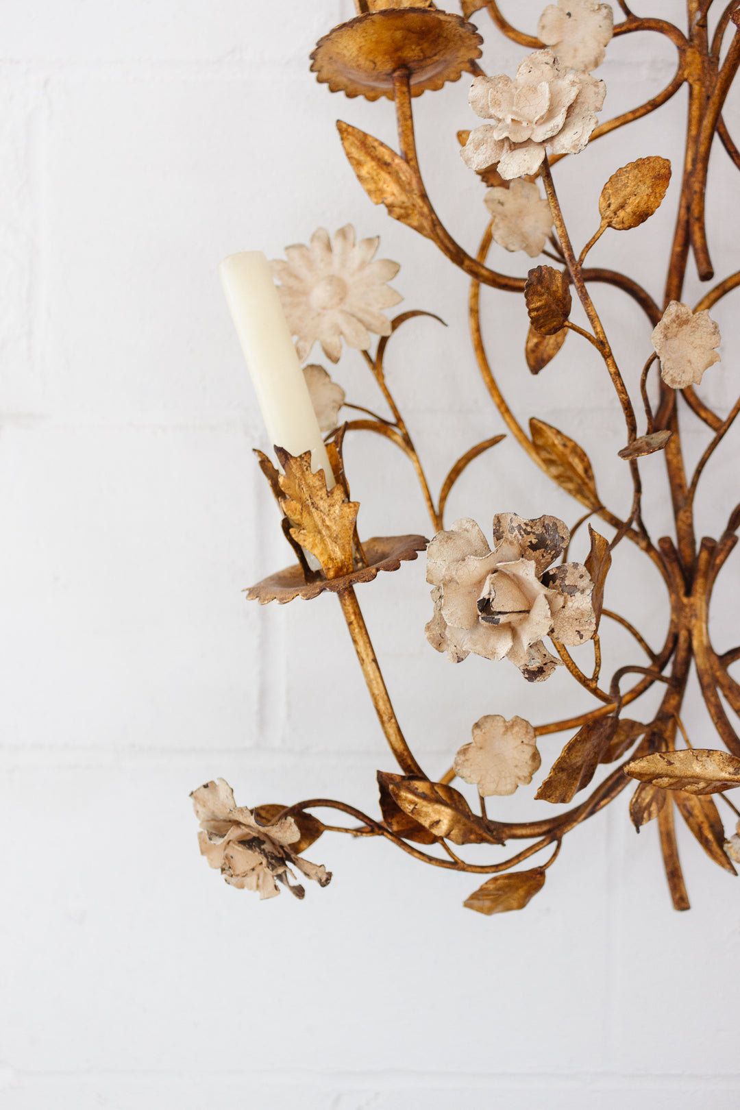 1960s Italian gilt foliate and tole wall sconce