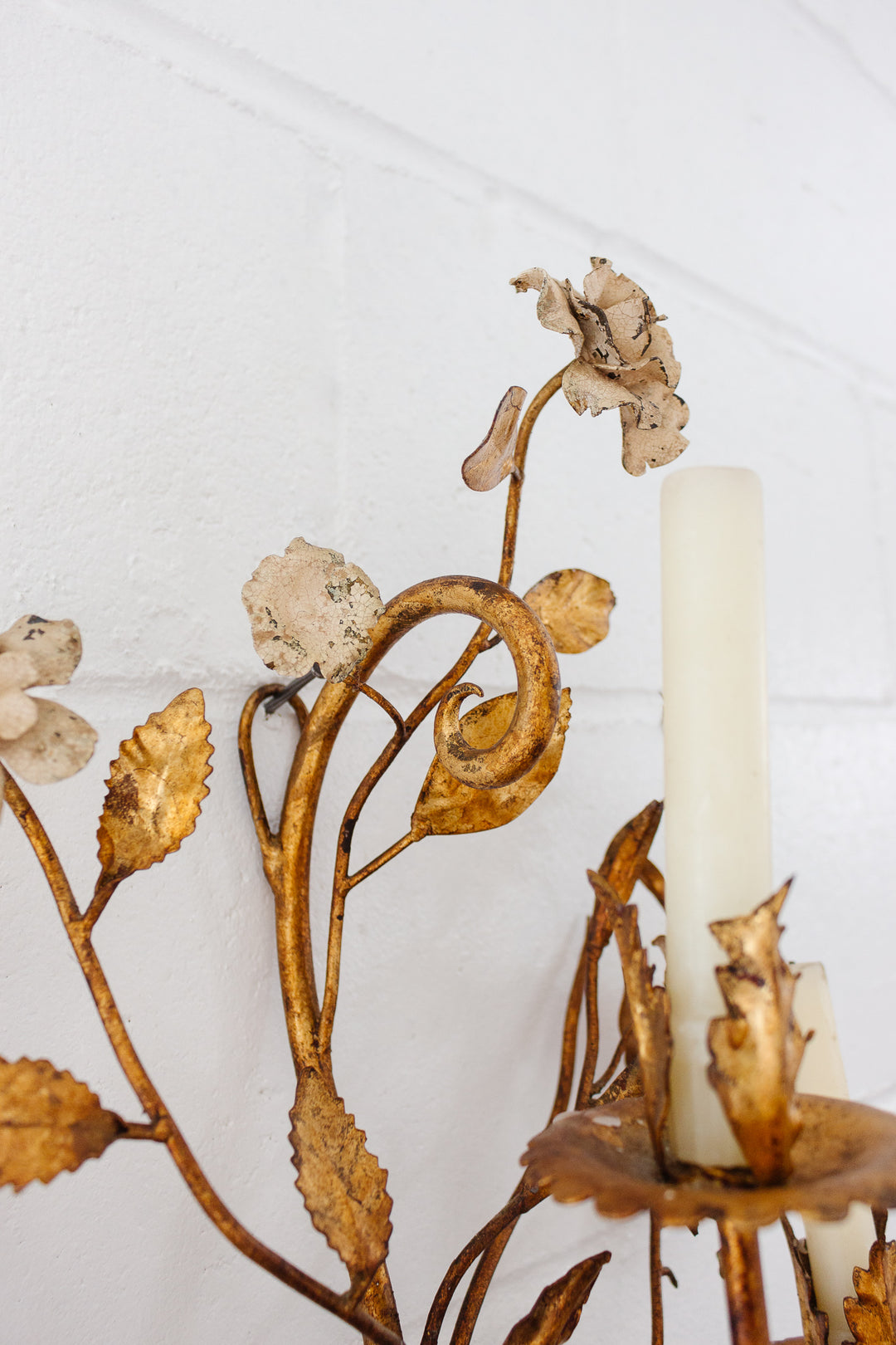 1960s Italian gilt foliate and tole wall sconce