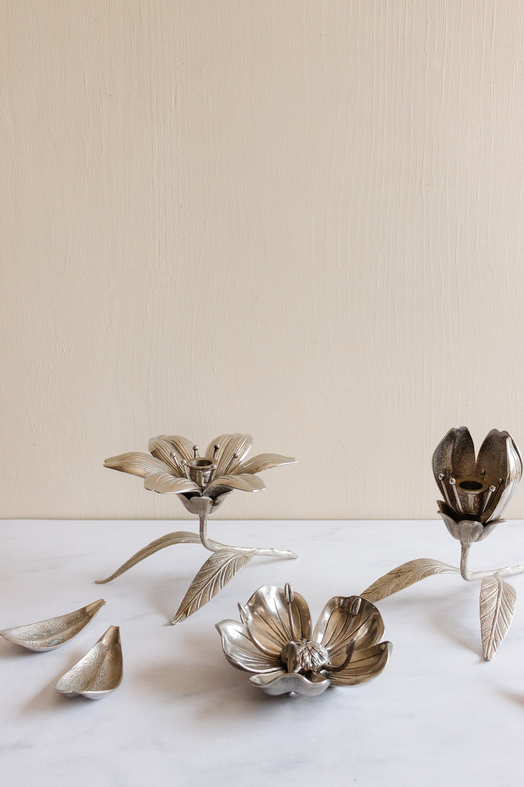 1970s Italian white brass lotus sculptural ashtray, in the style of Gucci