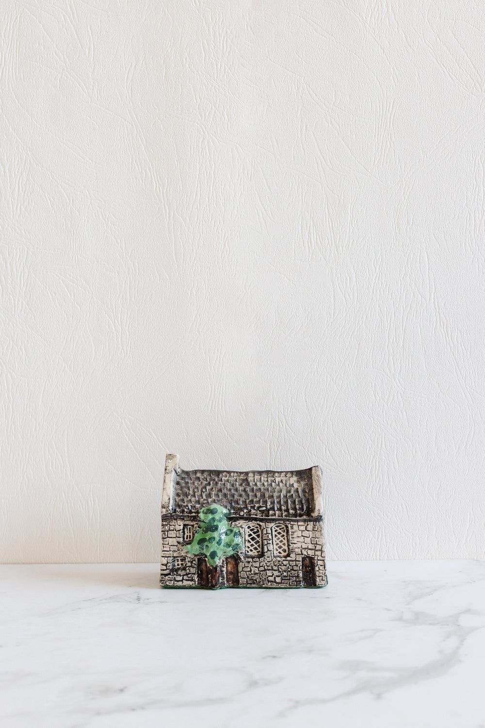 “britain in miniature” collectible by tey pottery — no. 40 meeting house