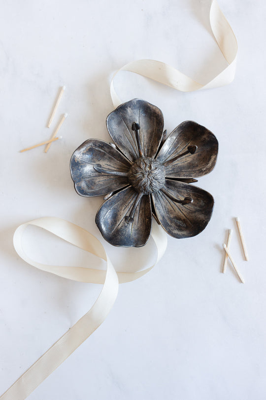 1970s Italian white brass lotus sculptural ashtray, in the style of Gucci