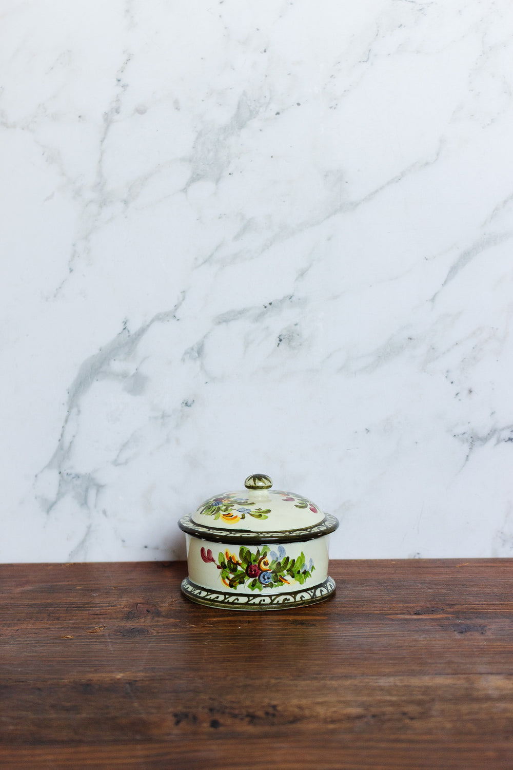 vintage Italian hand painted trinket box by M.A.E.C. ascoli piceno