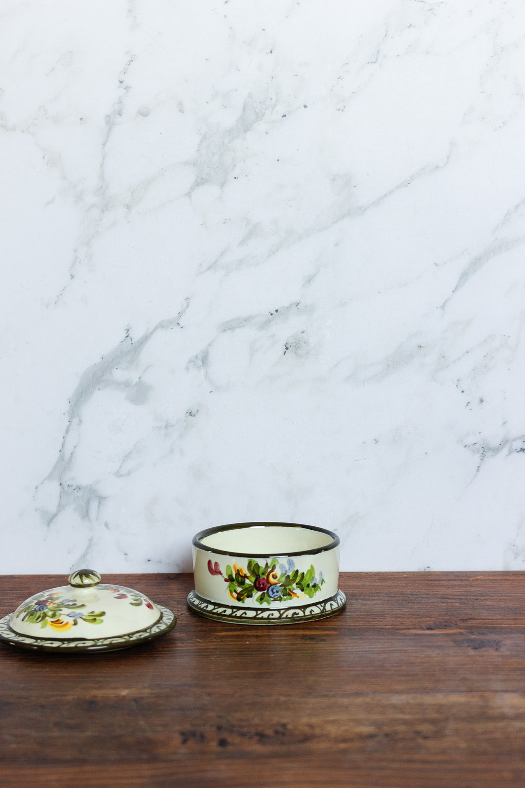 vintage Italian hand painted trinket box by M.A.E.C. ascoli piceno