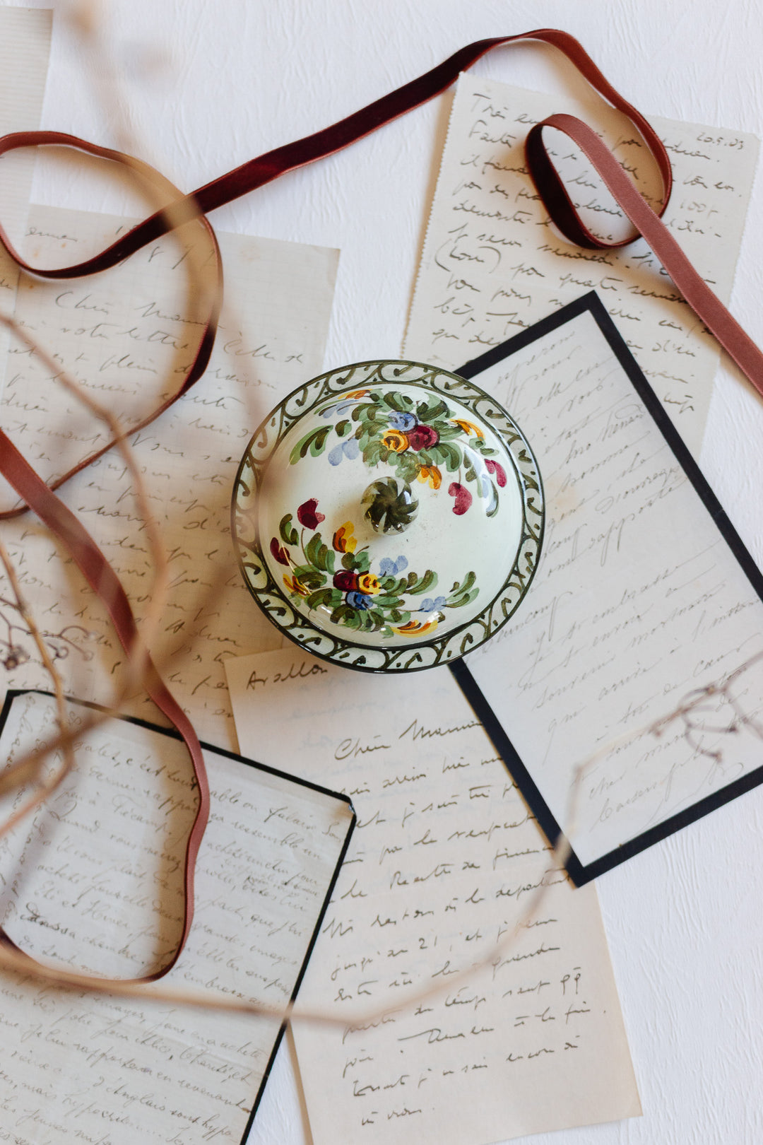 vintage Italian hand painted trinket box by M.A.E.C. ascoli piceno