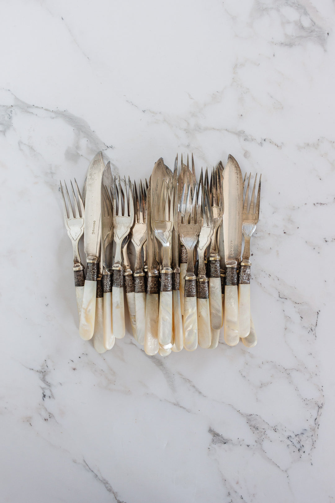 antique english silverplate mother of pearl fish serving set of 12 forks and knives