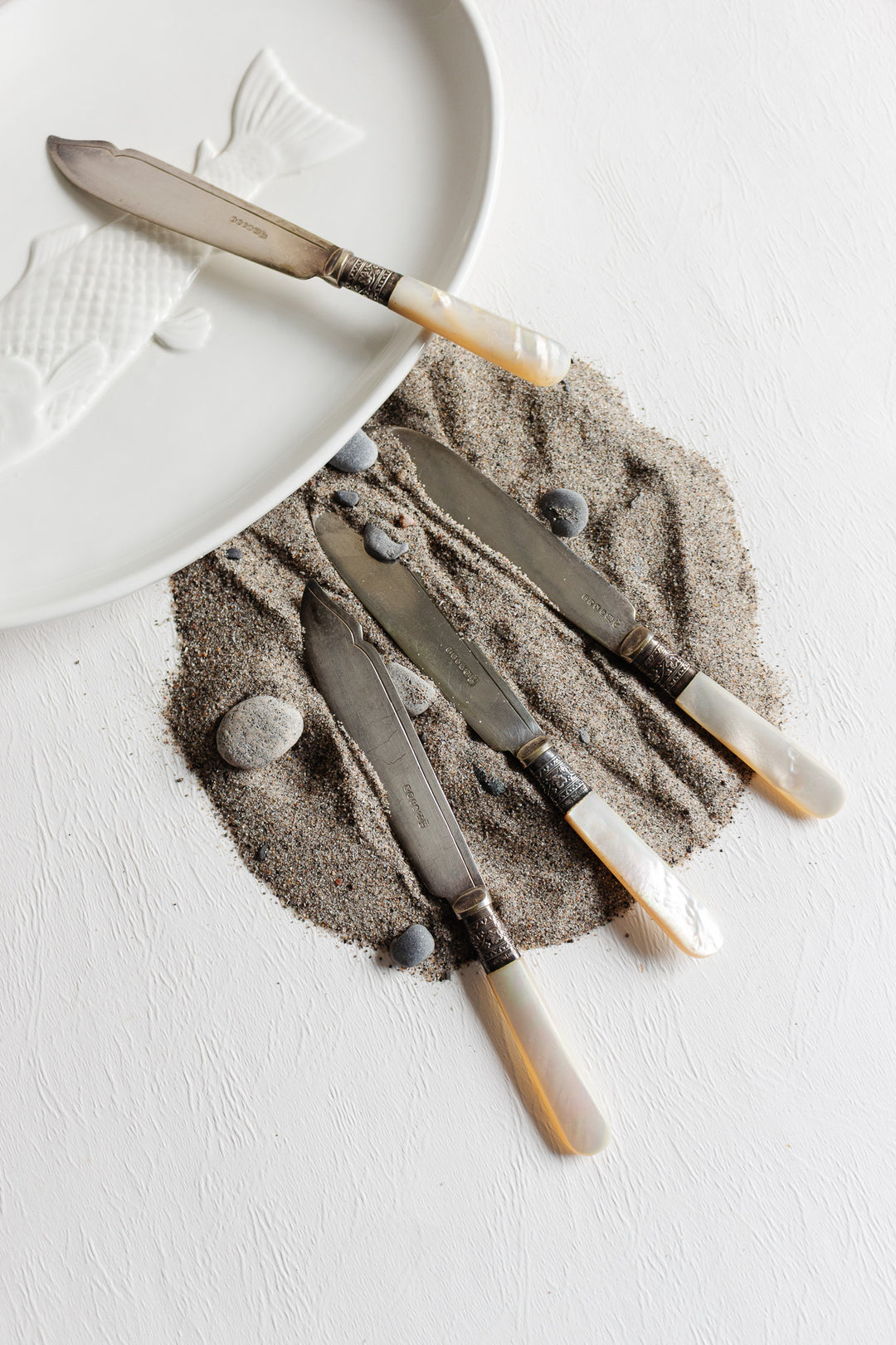 antique english silverplate mother of pearl fish serving set of 12 forks and knives
