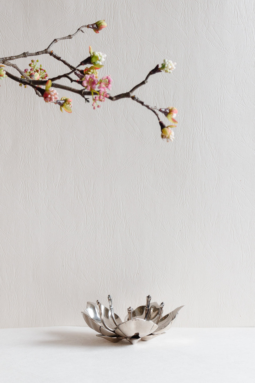 1970s Italian white brass lotus sculptural ashtray, in the style of Gucci