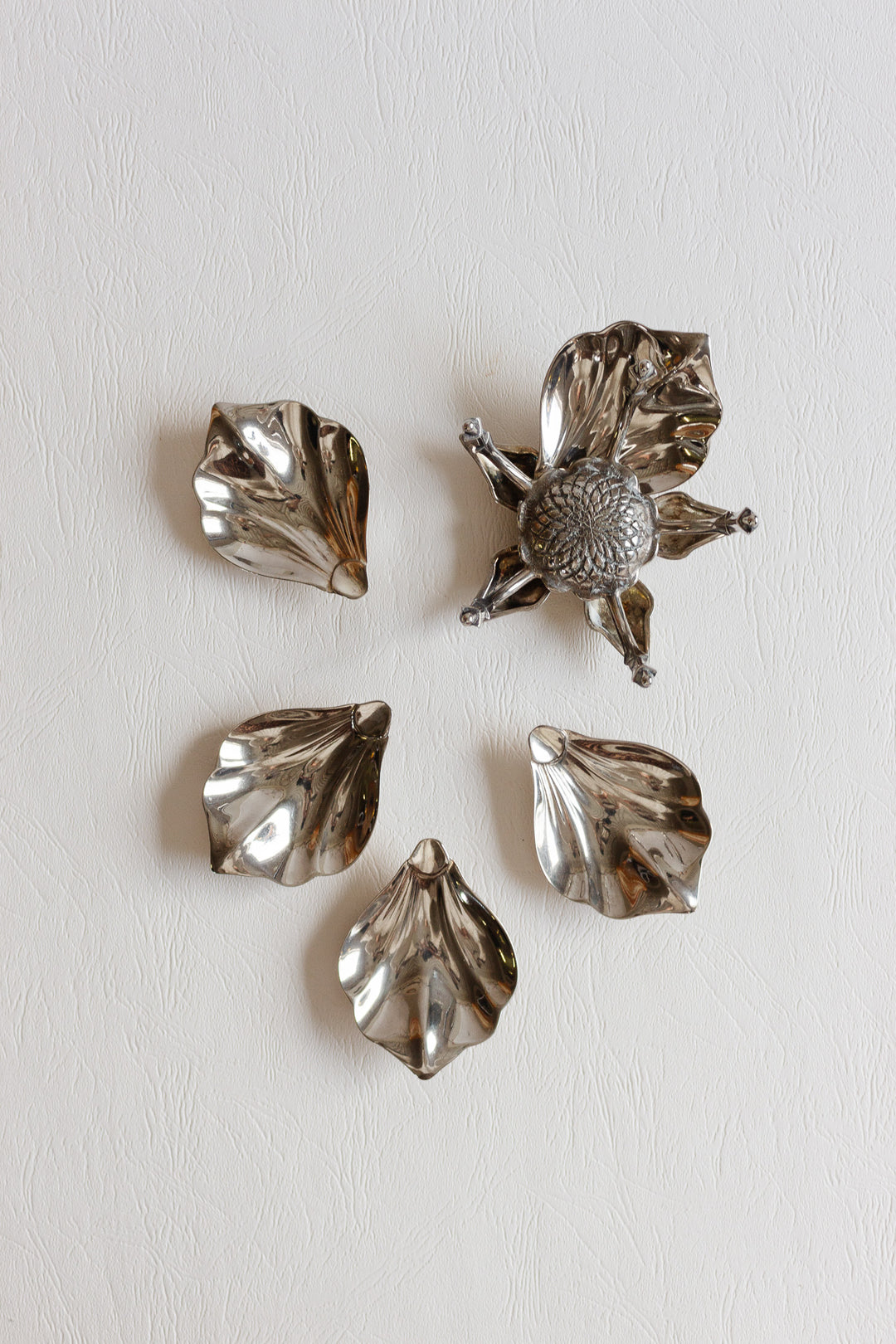 1970s Italian white brass lotus sculptural ashtray, in the style of Gucci