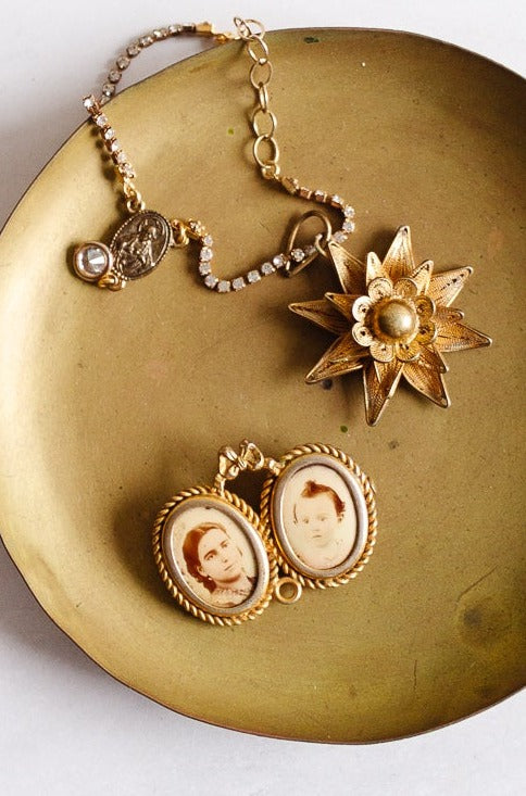 1940s French double portrait brooch