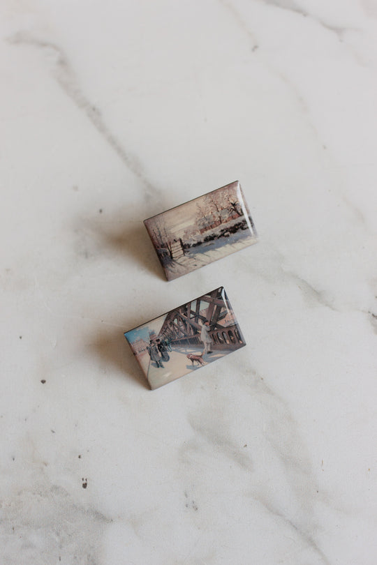 pair of vintage french éditions atlas art pins