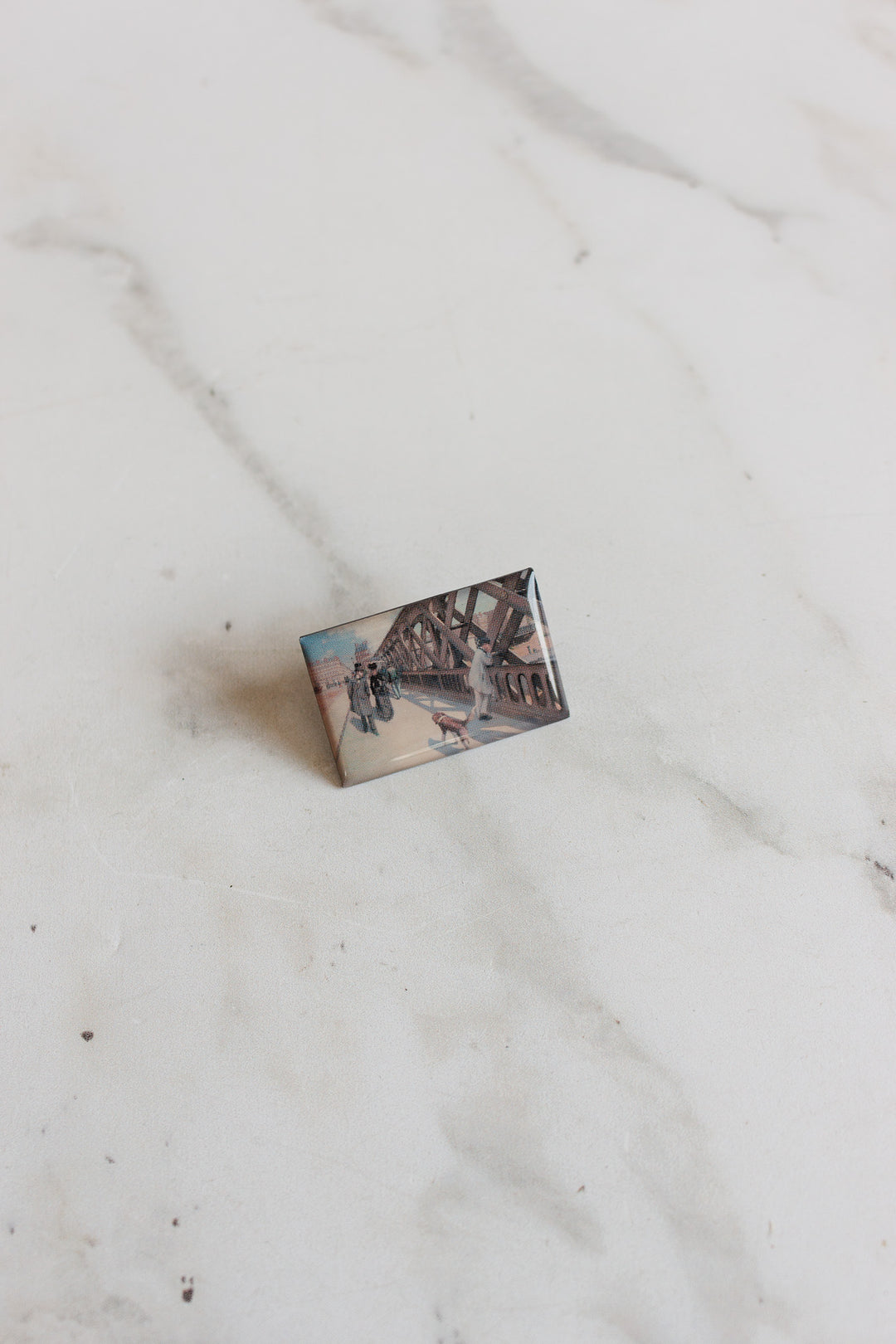 pair of vintage french éditions atlas art pins