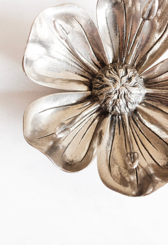 1970s Italian white brass lotus sculptural ashtray, in the style of Gucci