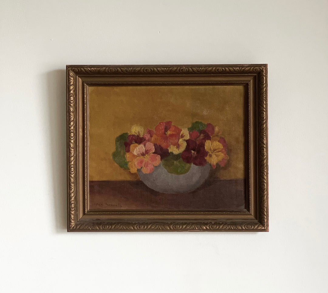 pot de fleurs sur jaune