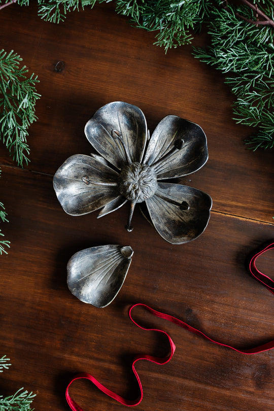 1970s Italian white brass lotus sculptural ashtray, in the style of Gucci