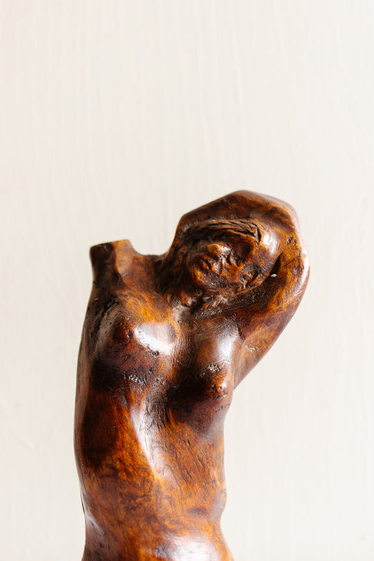 figure nue en bois