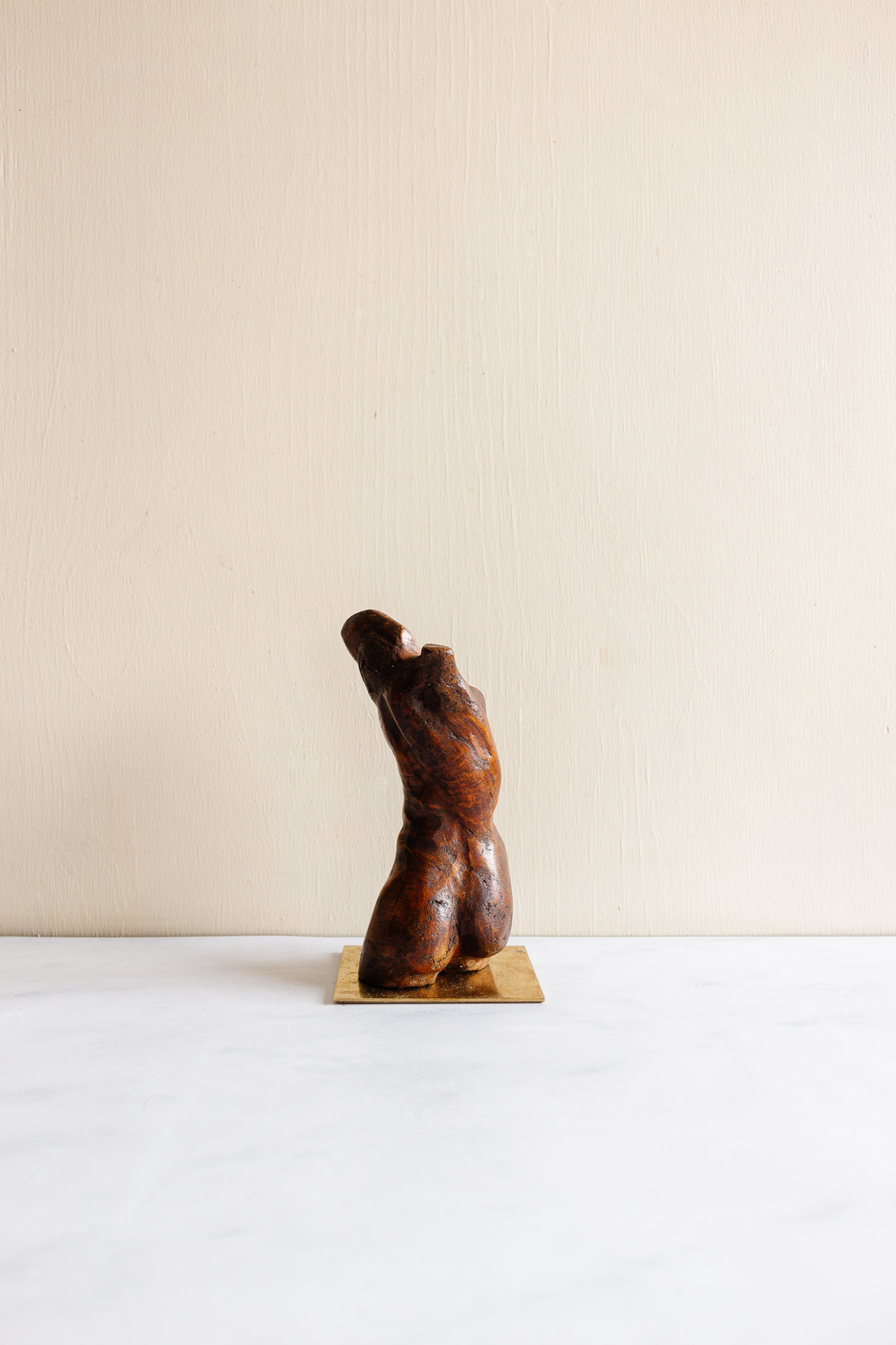 figure nue en bois