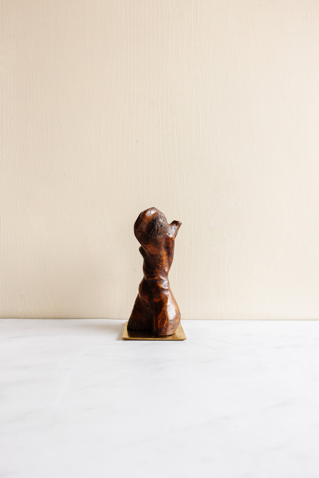 figure nue en bois