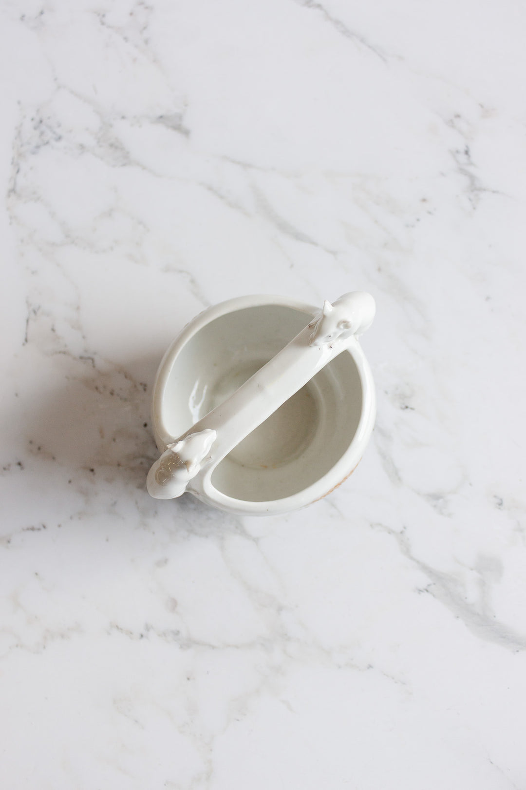 vintage Austrian porcelain basket with "petit souris"