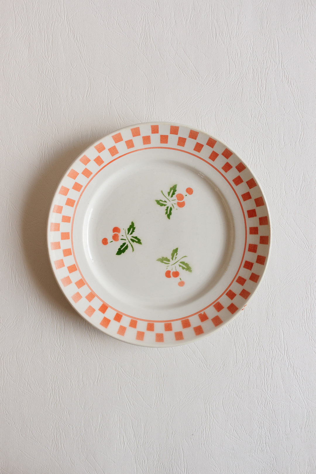 pair of french orchies "grand feu" berry & checkerboard plates