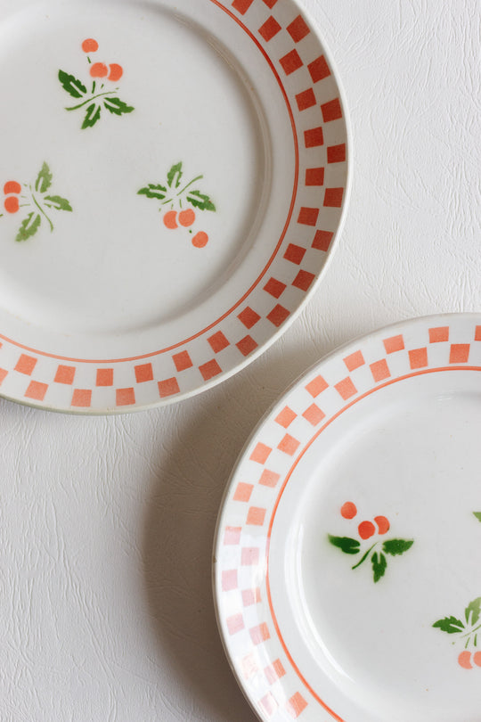 pair of french orchies "grand feu" berry & checkerboard plates
