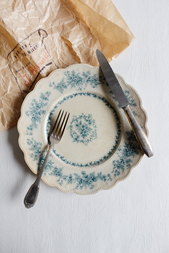 late 19th century w. h. Grindley "eileen" scalloped dinner plate