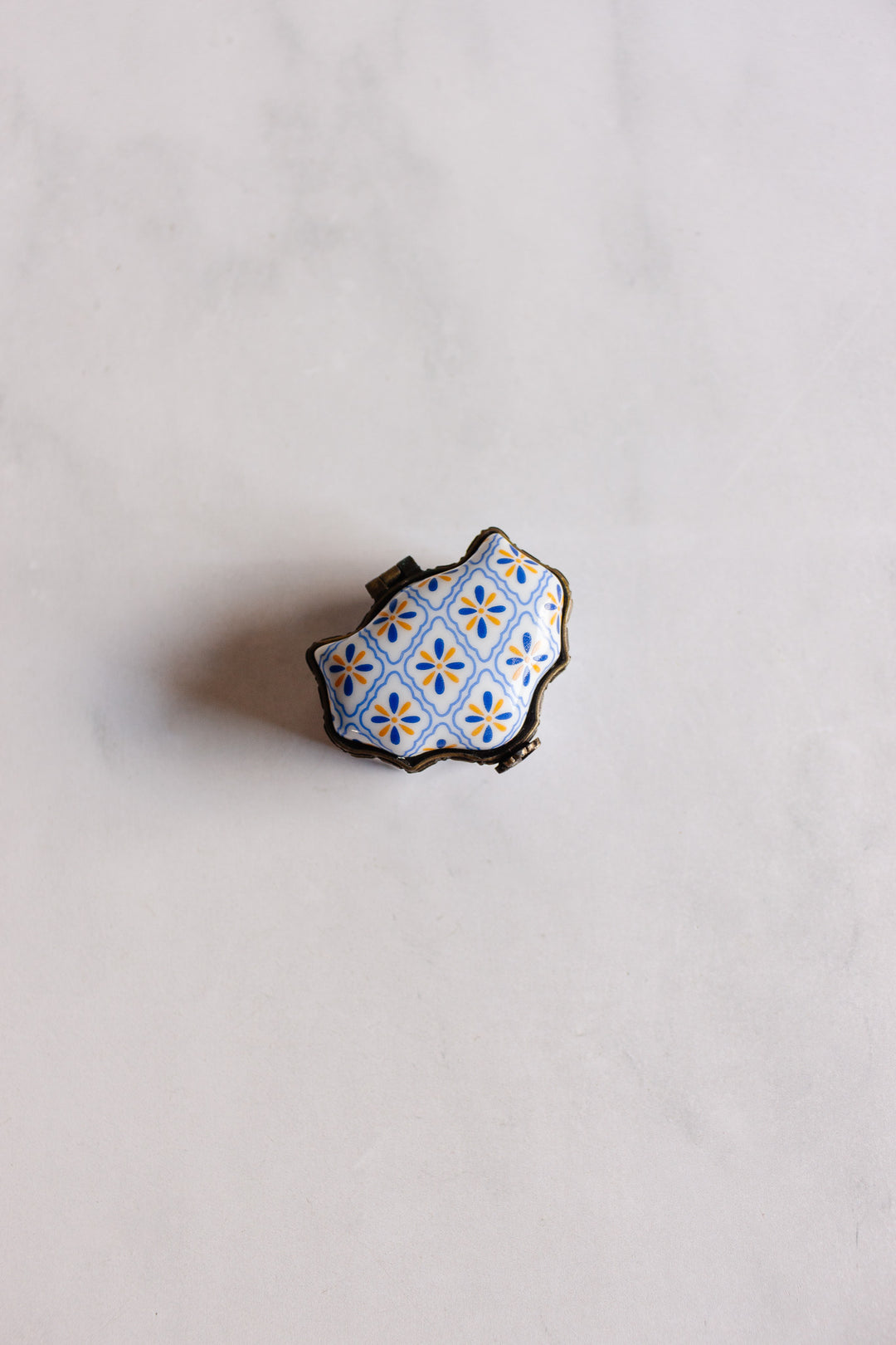 vintage French enamel "porcelain art" pill box