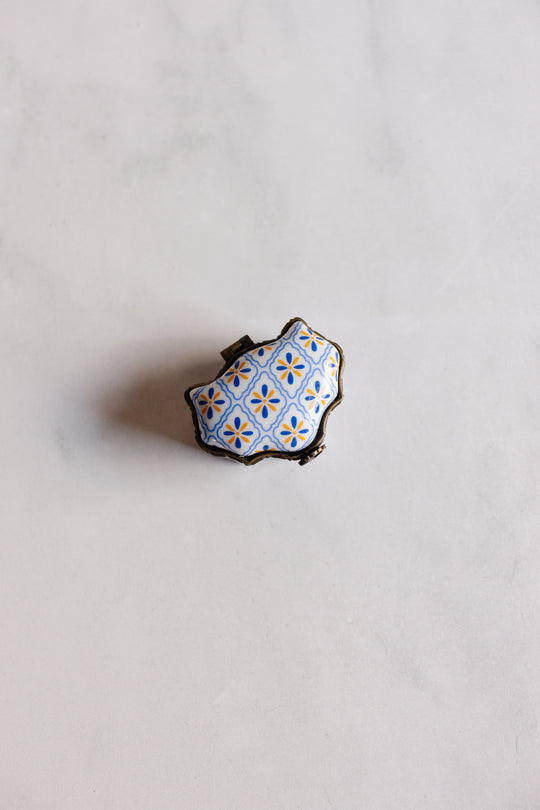 vintage French enamel "porcelain art" pill box