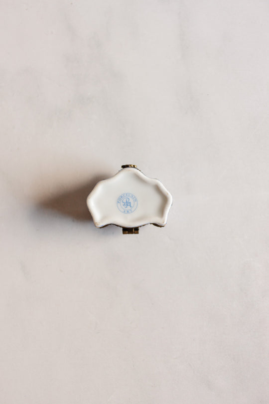 vintage French enamel "porcelain art" pill box