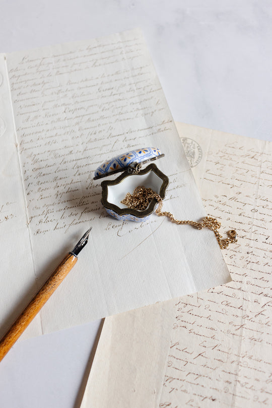 vintage French enamel "porcelain art" pill box