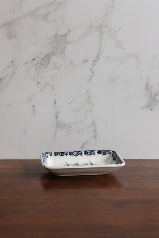 st. Amand "anémone" ironstone soap dish