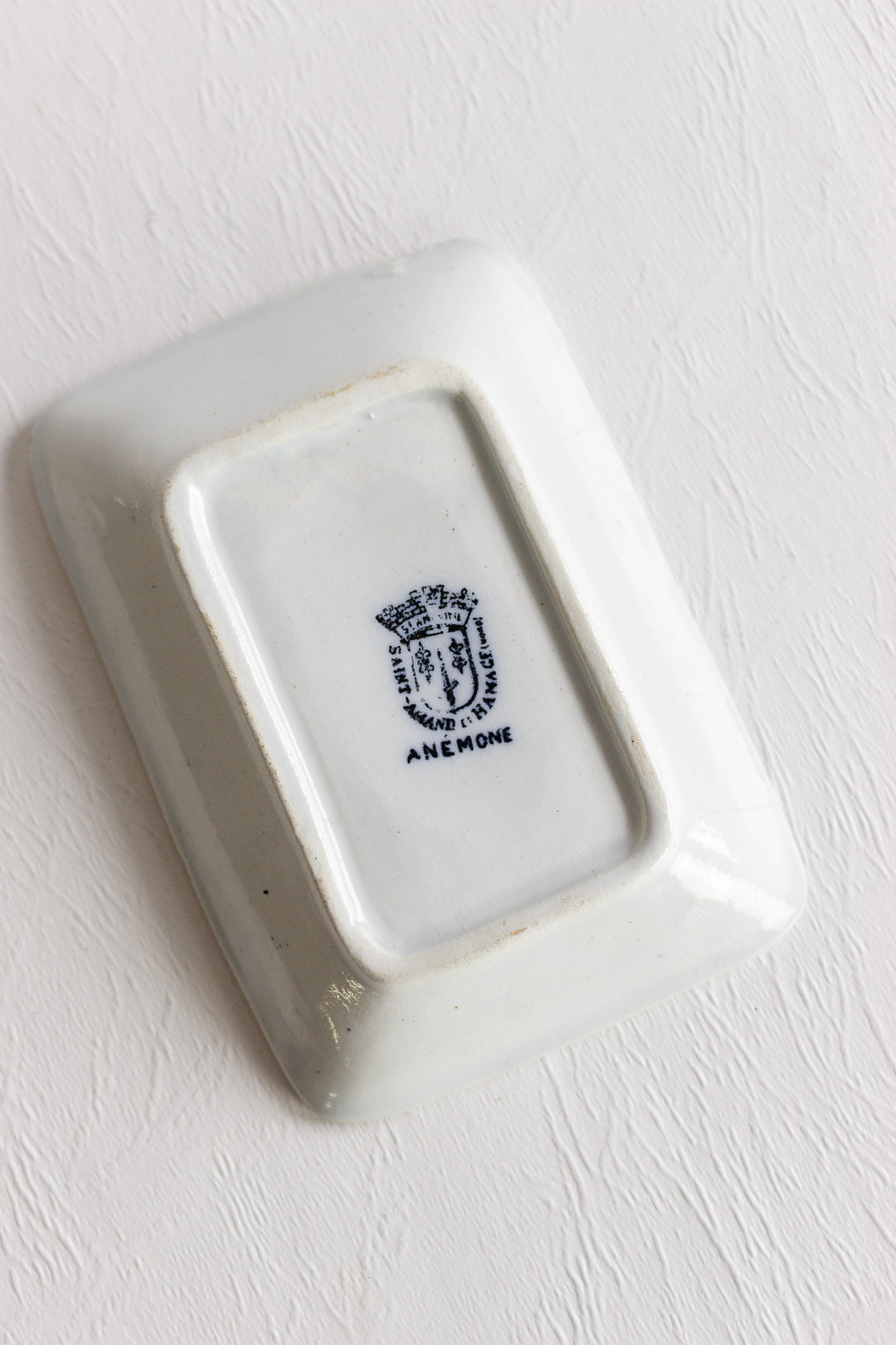 st. Amand "anémone" ironstone soap dish