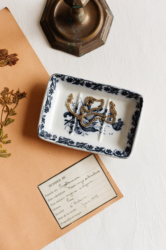 st. Amand "anémone" ironstone soap dish