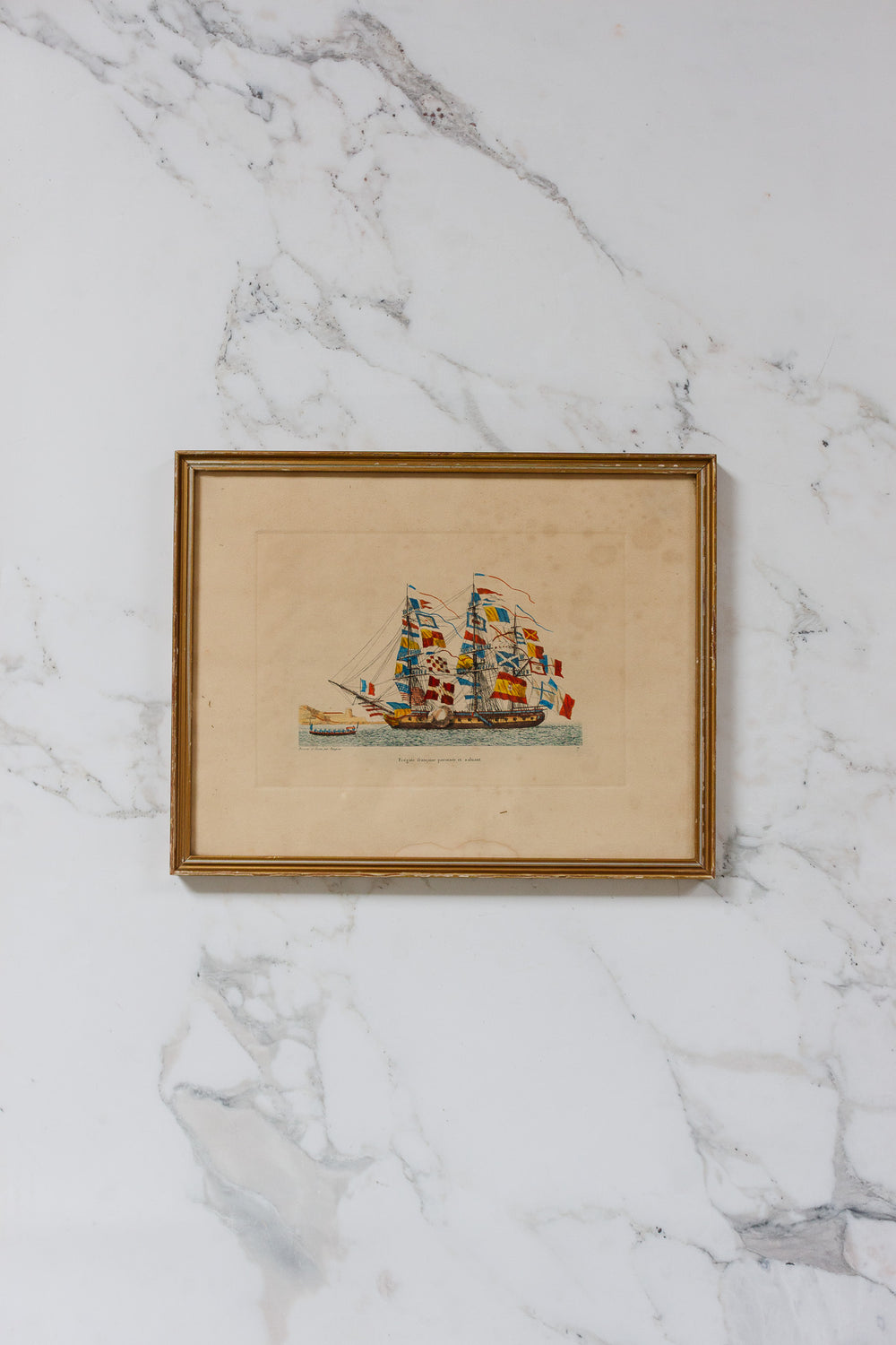 frégate française pavoisée et saluant