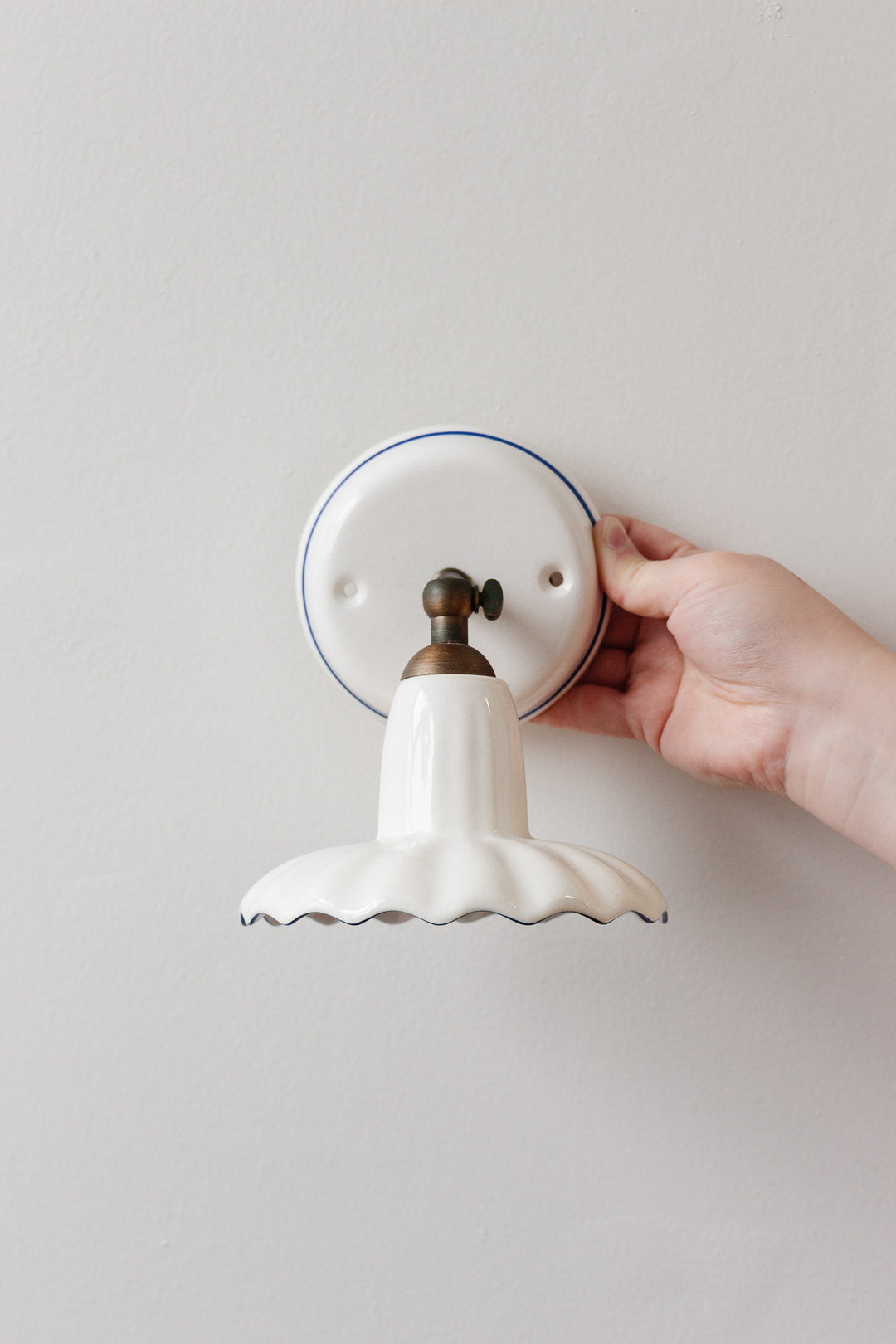 vintage italian ceramic scalloped wall sconce
