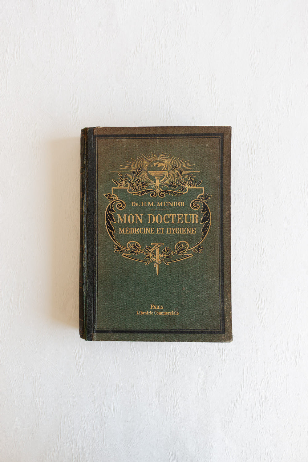 1907 "mon docteur: médecine et hygiène" hardcover book with coloured plates