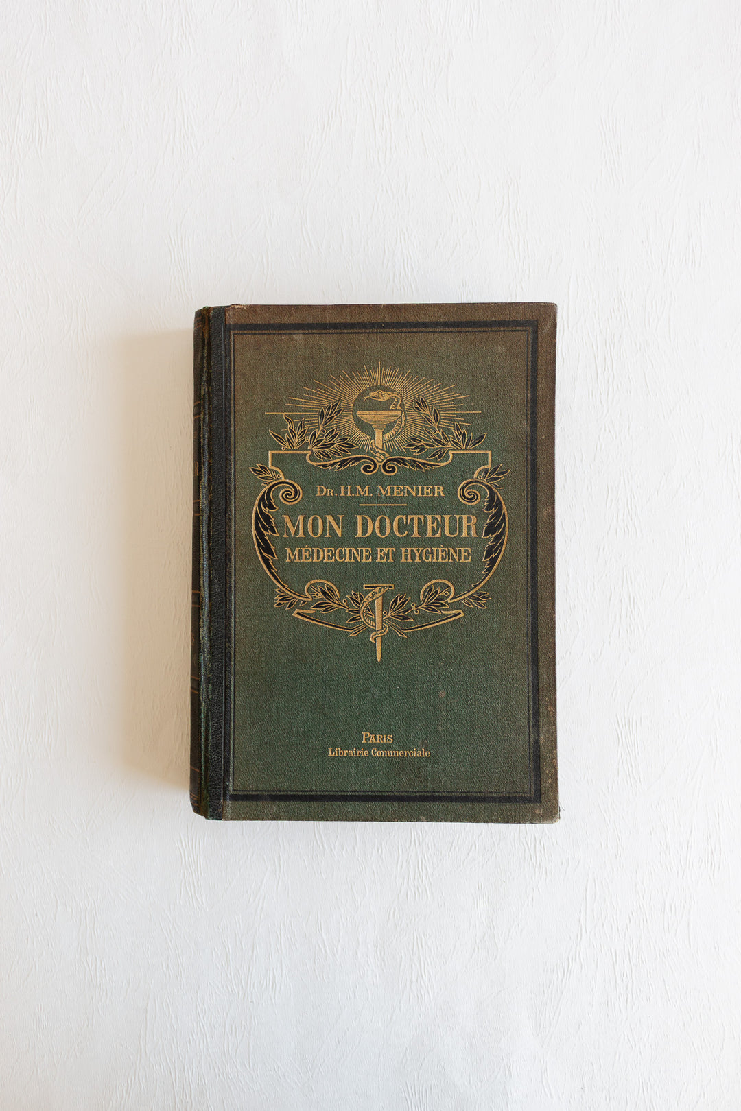 1907 "mon docteur: médecine et hygiène" hardcover book with coloured plates