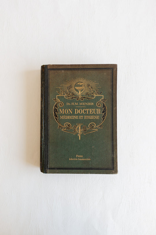 1907 "mon docteur: médecine et hygiène" hardcover book with coloured plates