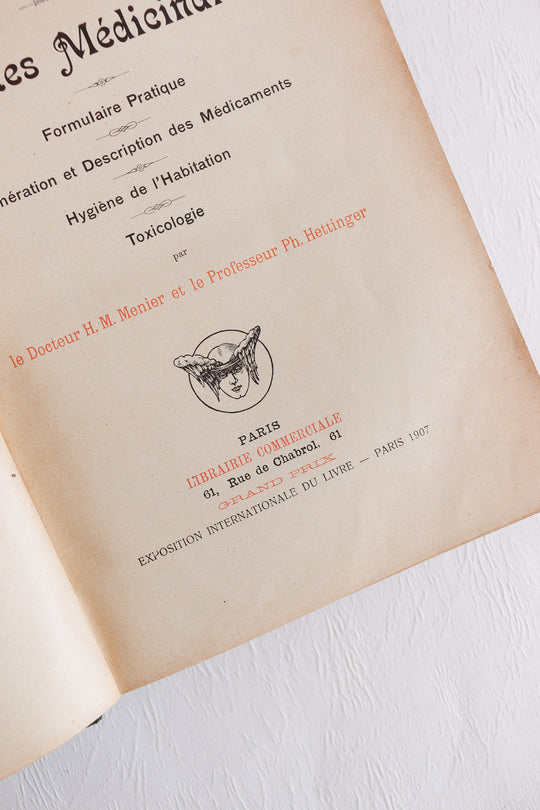 1907 "mon docteur: médecine et hygiène" hardcover book with coloured plates