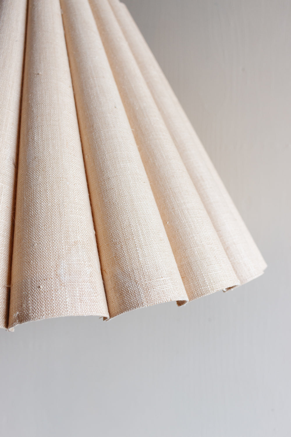 midcentury scalloped linen lamp shade