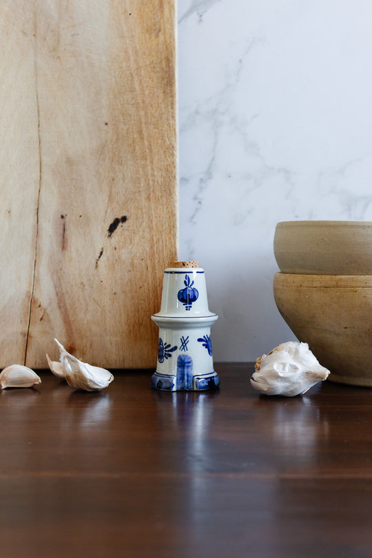 vintage delft blue and white shaker