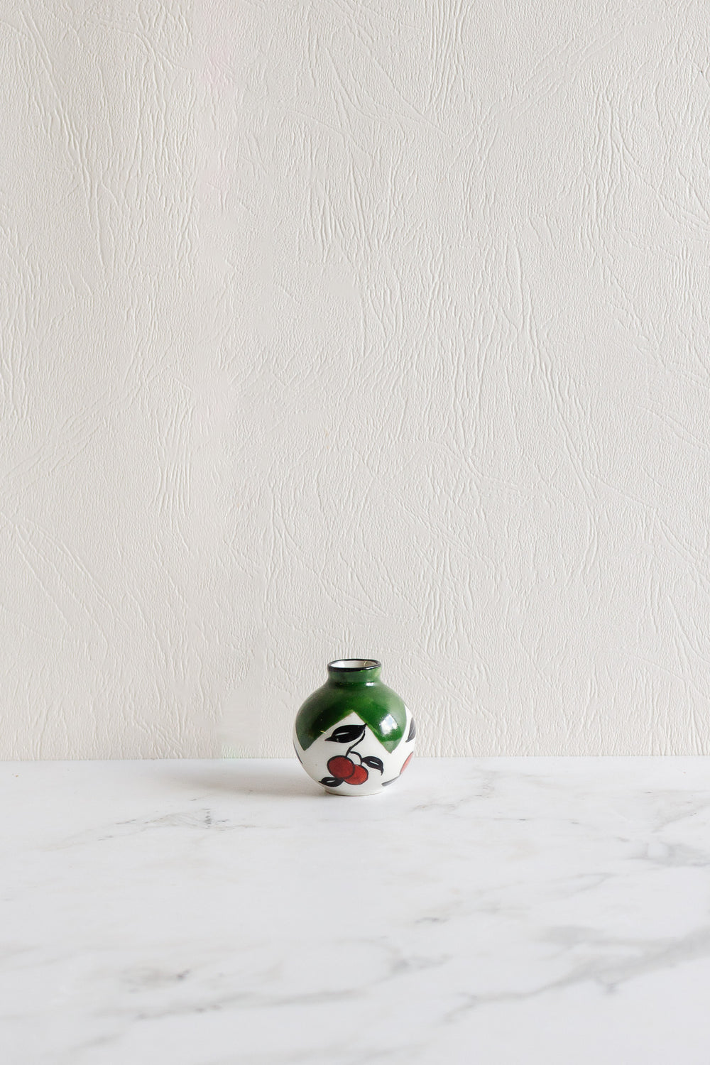 1920s limoges petite vase "avec cerises"