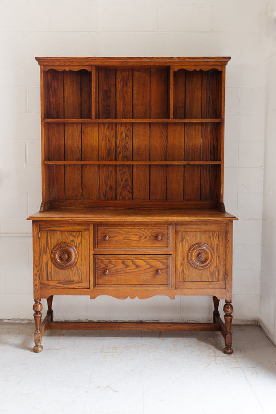 Early 20th century English oak hutch