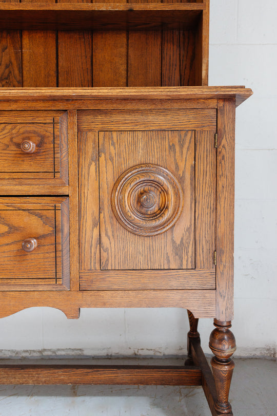 Early 20th century English oak hutch