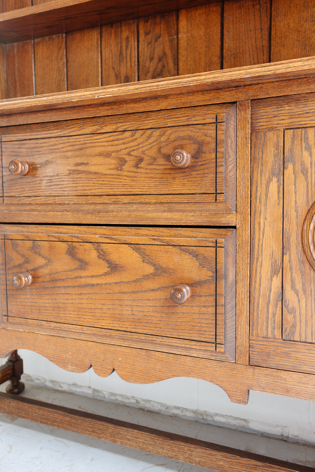 Early 20th century English oak hutch