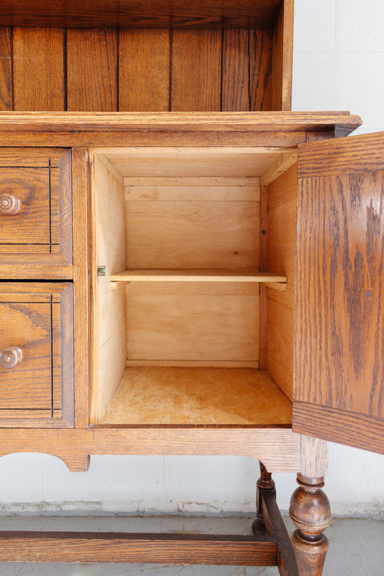 Early 20th century English oak hutch